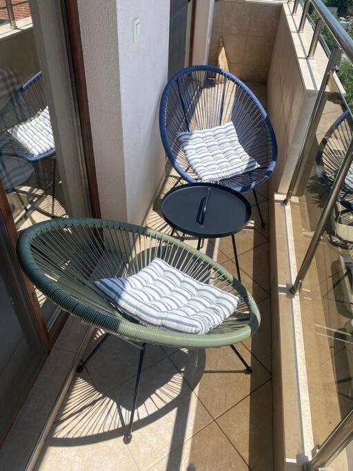 Sunny Spacious Apartment In A Great Location Kazanlak Exterior photo